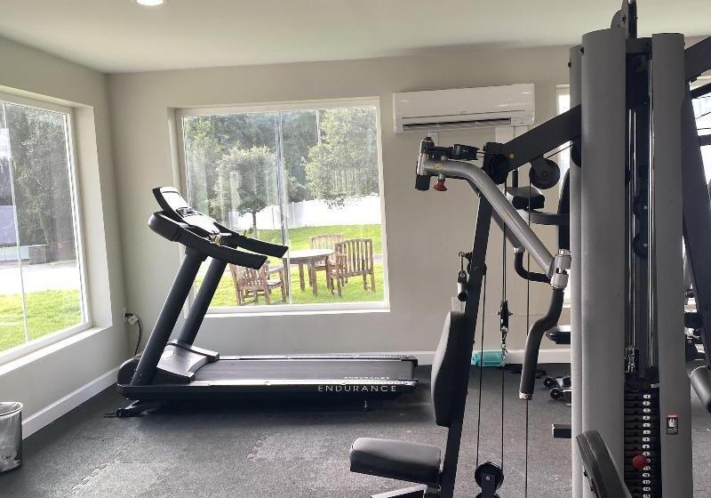 Отель Seven Hills Suites