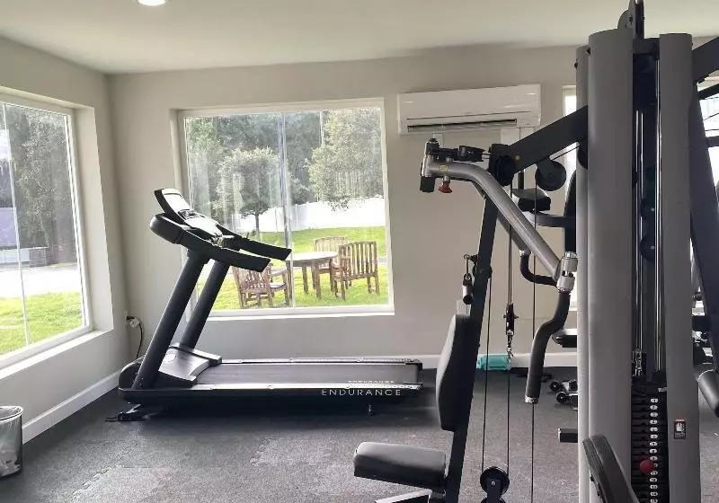 酒店 Seven Hills Suites