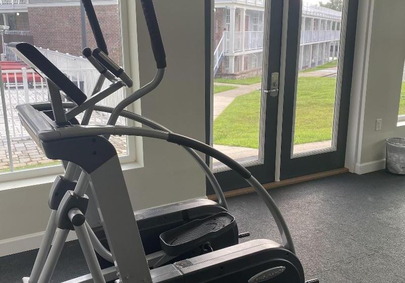 Отель Seven Hills Suites