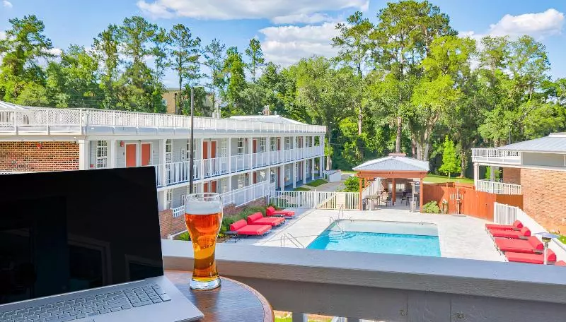 酒店 Seven Hills Suites