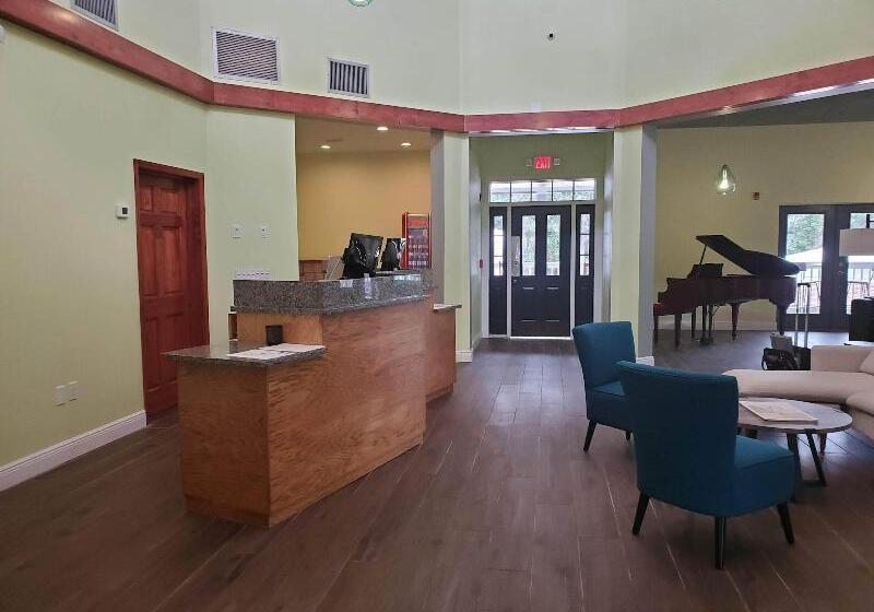 Отель Seven Hills Suites