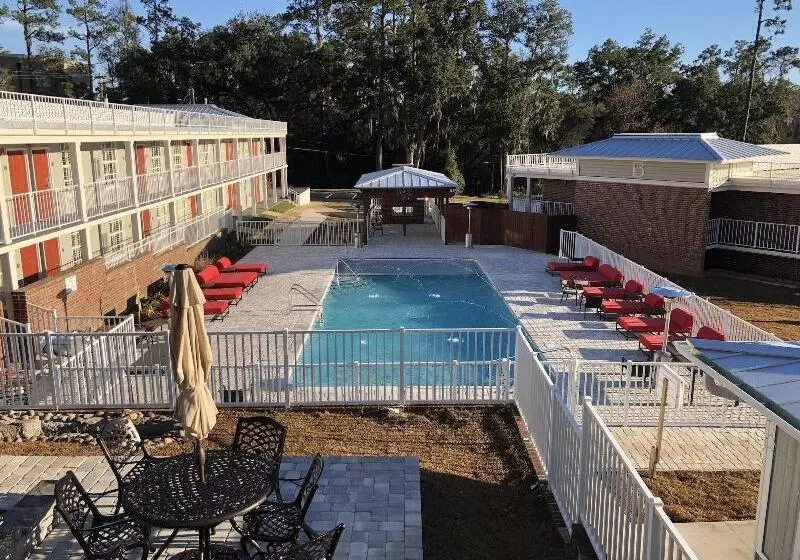 酒店 Seven Hills Suites