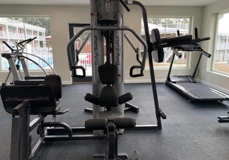 Отель Seven Hills Suites