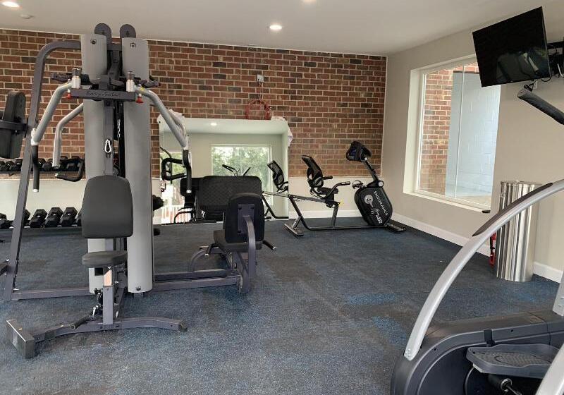 Отель Seven Hills Suites