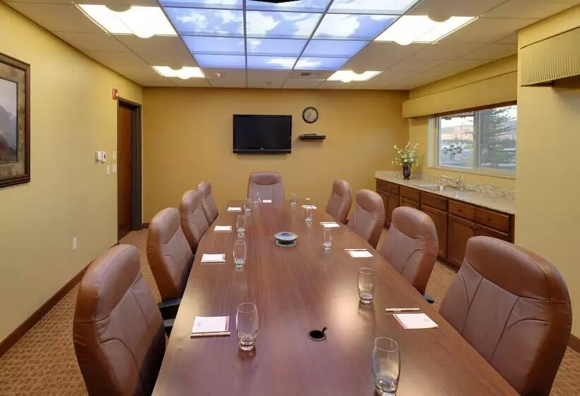 Отель Stonecreek Lodge