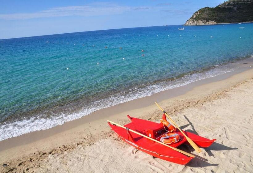 ホテル Su Giganti