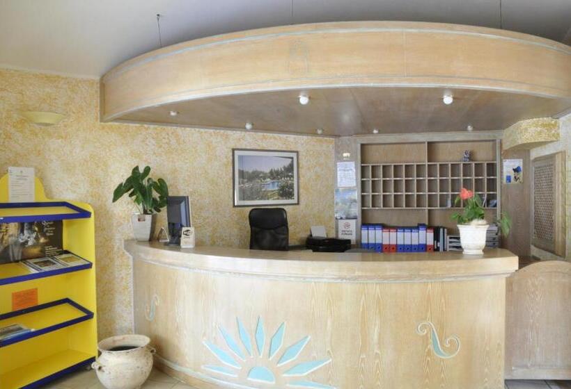 ホテル Su Giganti