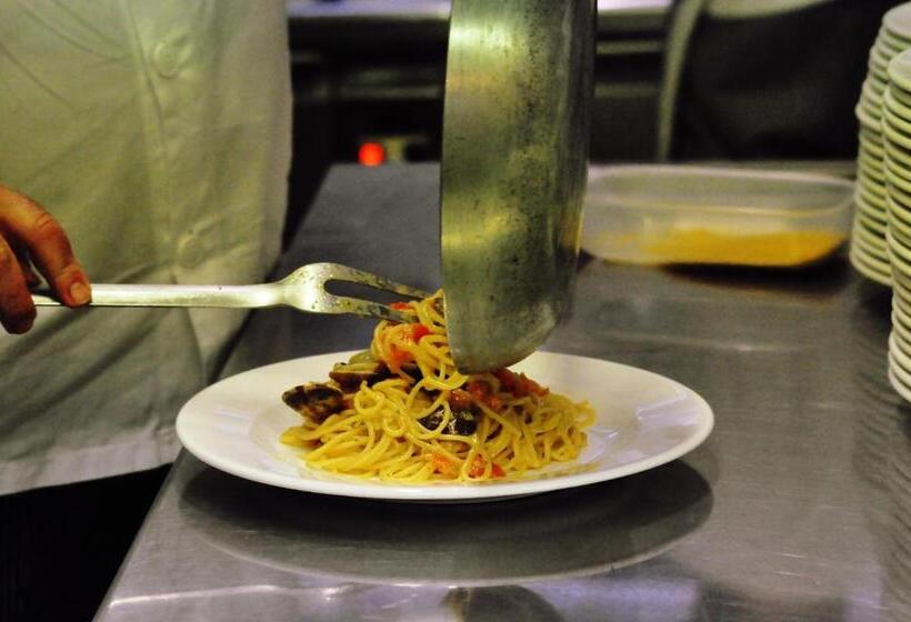 ホテル Su Giganti