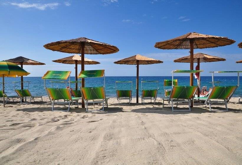 ホテル Su Giganti