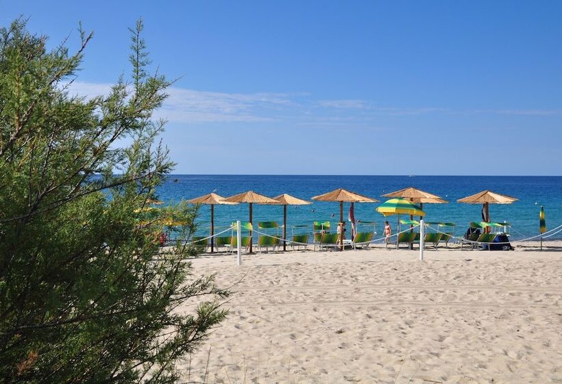 ホテル Su Giganti