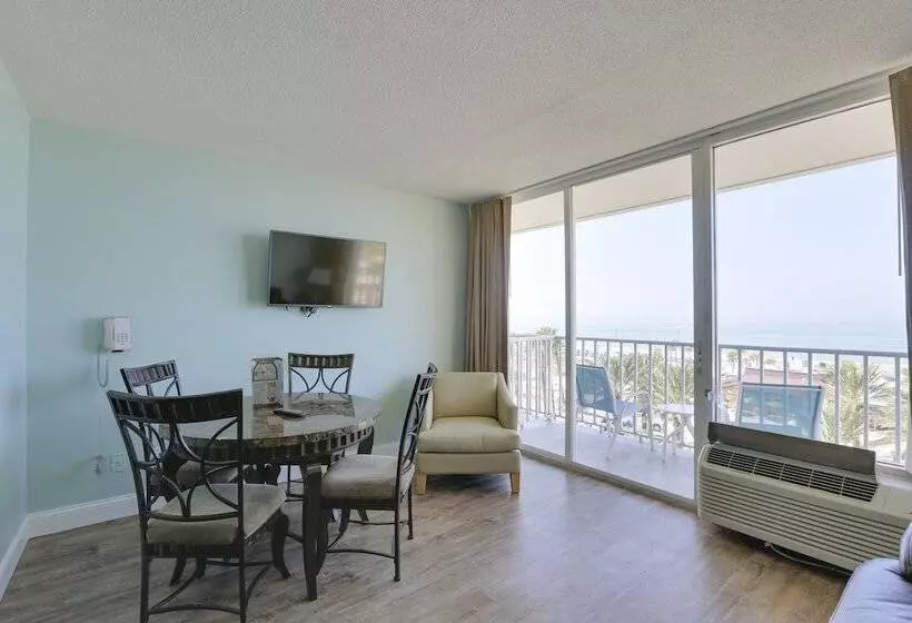Отель The Beachview Inn Clearwater Beach