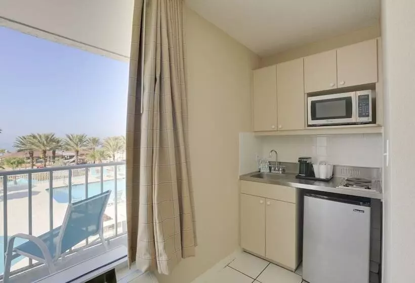 Отель The Beachview Inn Clearwater Beach