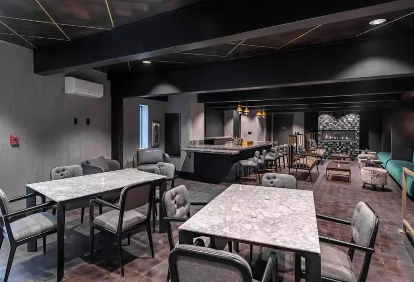 Отель The Incline Lodge