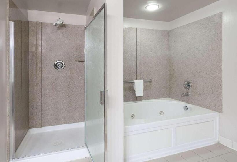 فندق Wingate By Wyndham Chesapeake