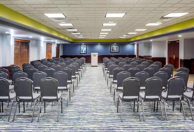 فندق Wingate By Wyndham Chesapeake