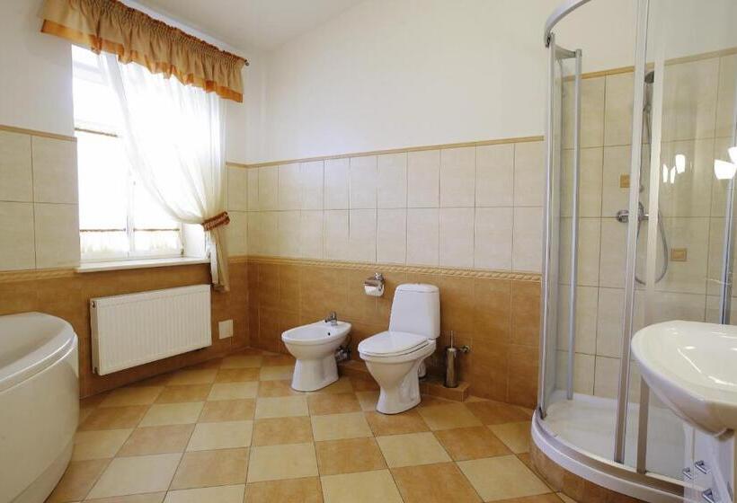 Mini Hotel Under The Roof