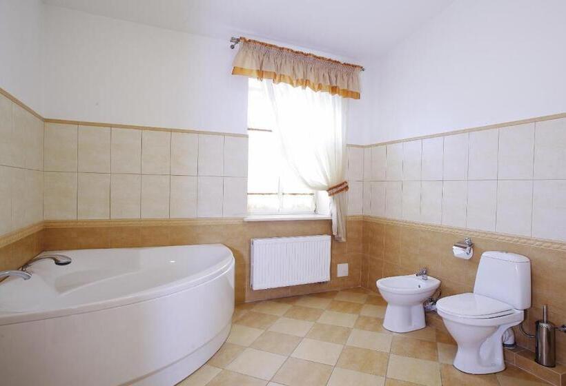 Mini Hotel Under The Roof