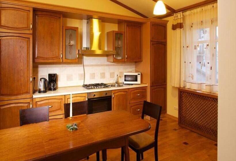 Mini Hotel Under The Roof