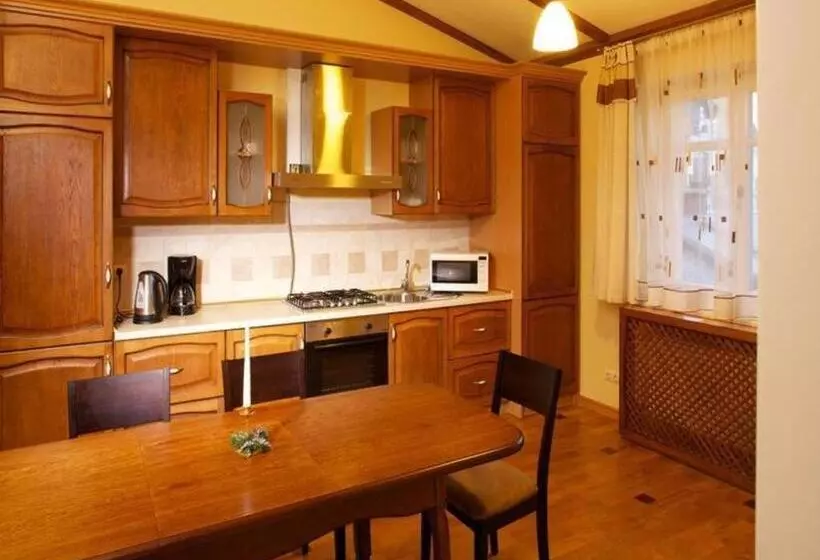 Mini Hotel Under The Roof