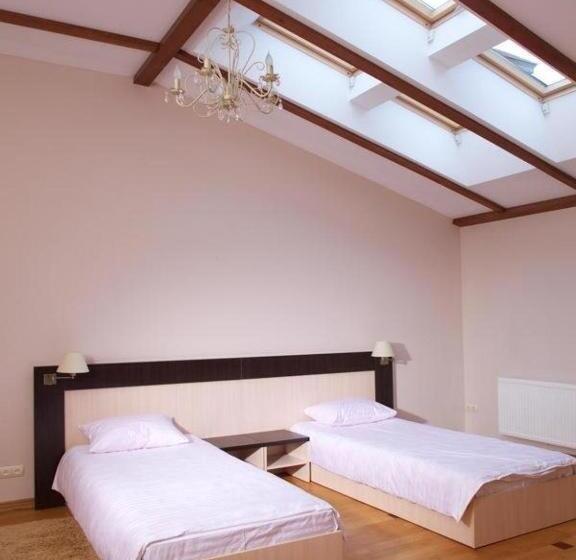 Mini Hotel Under The Roof