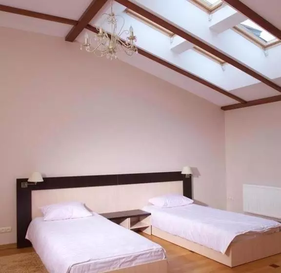 Mini Hotel Under The Roof