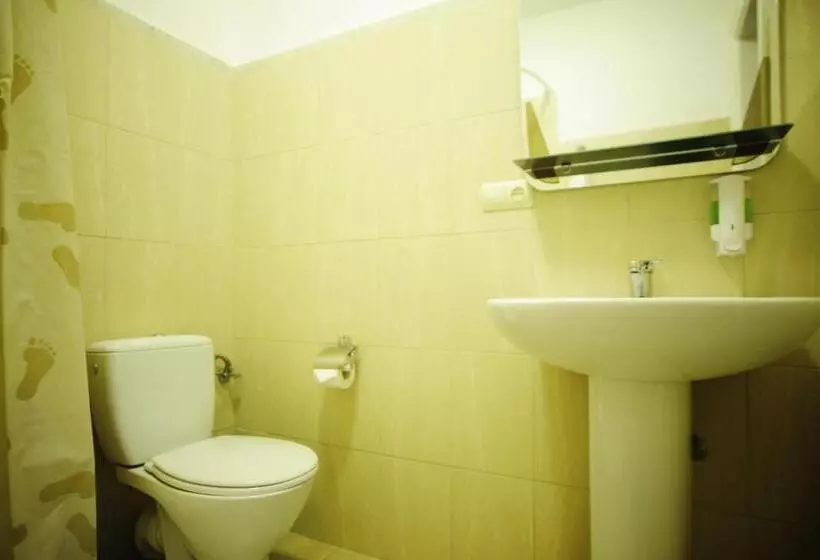 Mini Hotel Under The Roof