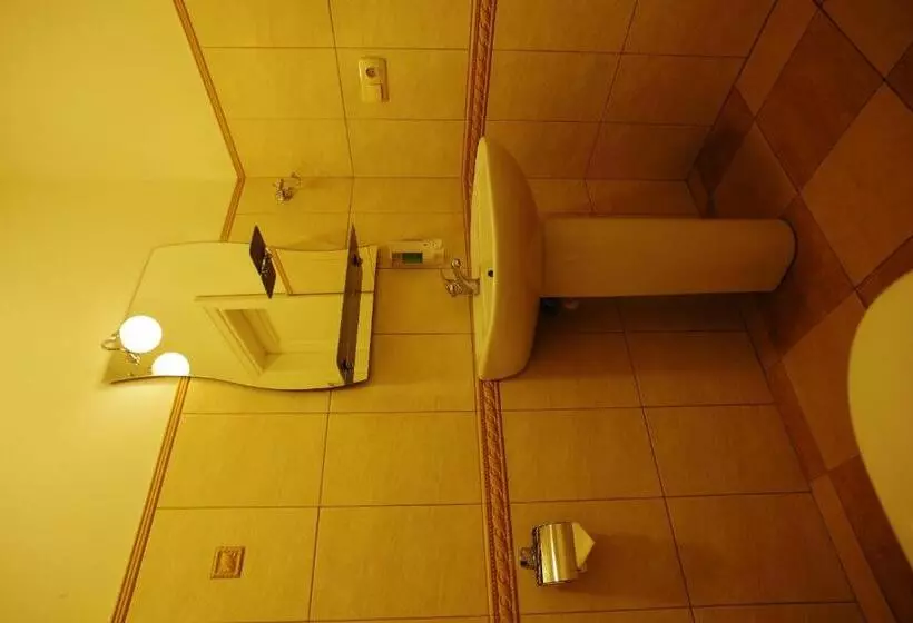 Mini Hotel Under The Roof