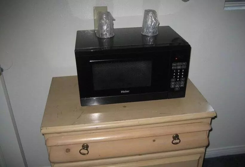 Walls Motel Long Beach