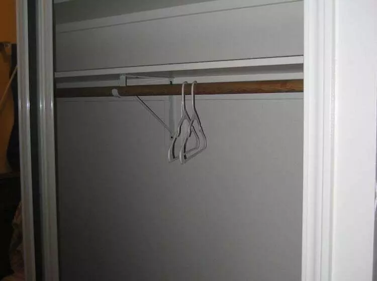 Walls Motel Long Beach