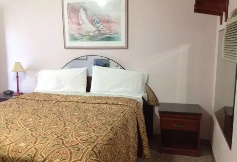 Walls Motel Long Beach