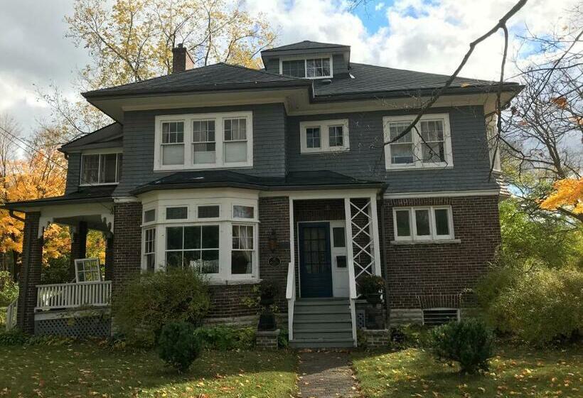 The Captain S House Heritage Bed & Breakfast