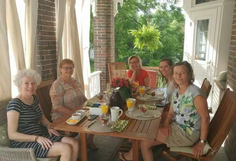 The Captain S House Heritage Bed & Breakfast