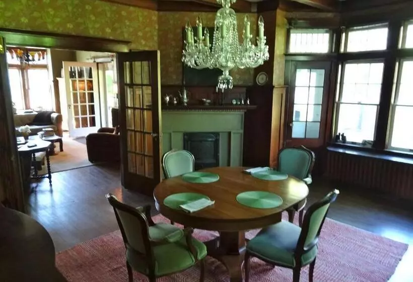 The Captain S House Heritage Bed & Breakfast