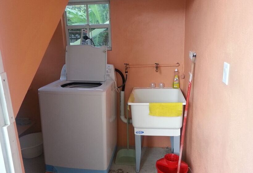 Pansiyon The Nixon's Bay Side Mangrove Inn