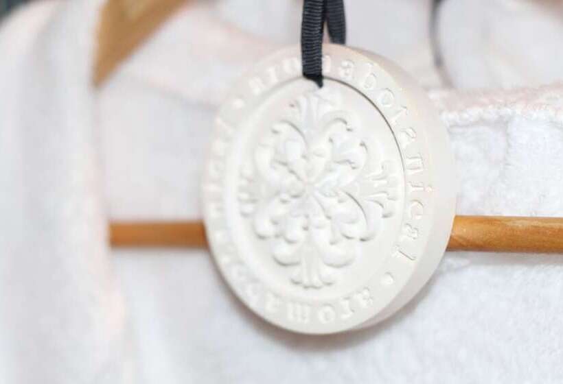 Belle's At Montville