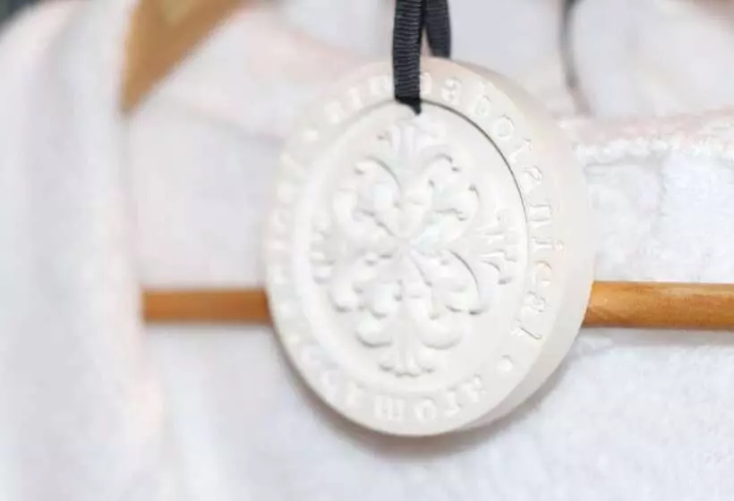 Belle's At Montville