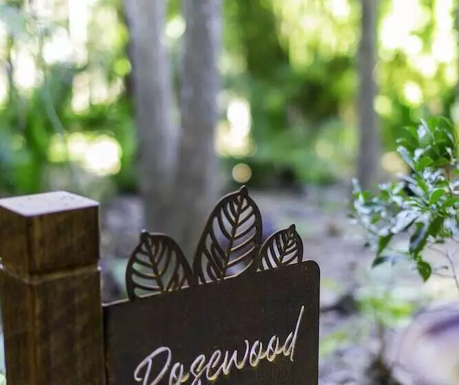 Lovestone Cottages Montville