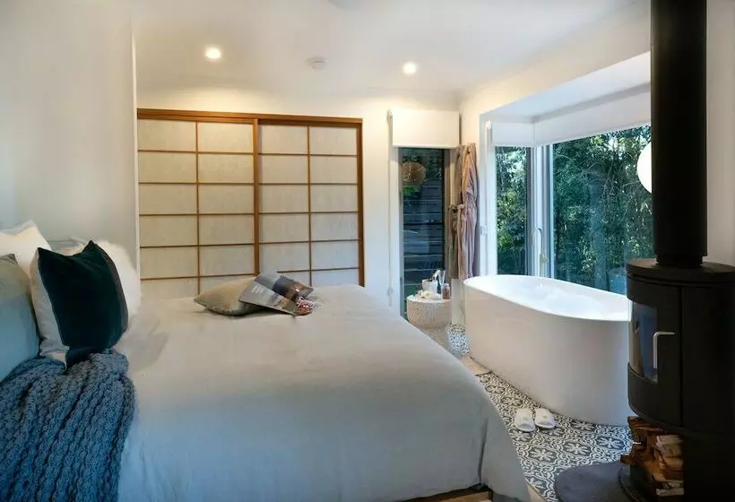 Lovestone Cottages Montville