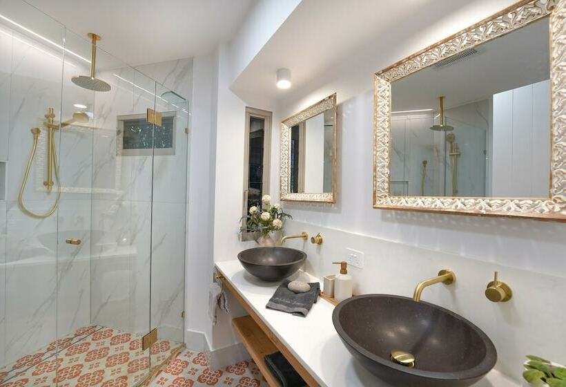 Lovestone Cottages Montville