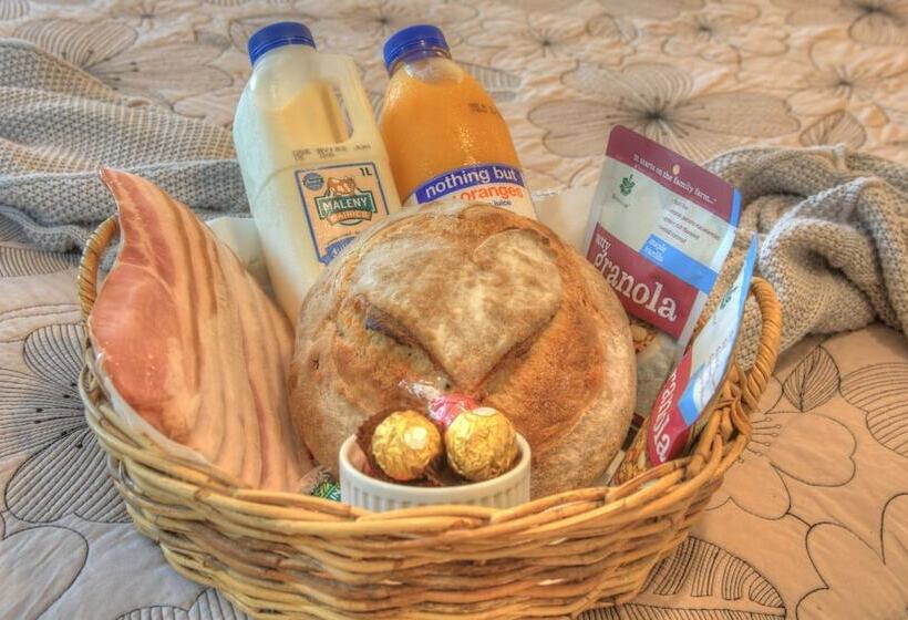 Lovestone Cottages Montville