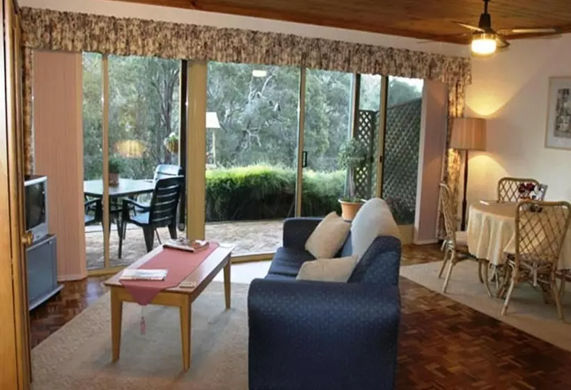 モーテル Tweed Valley Lodge