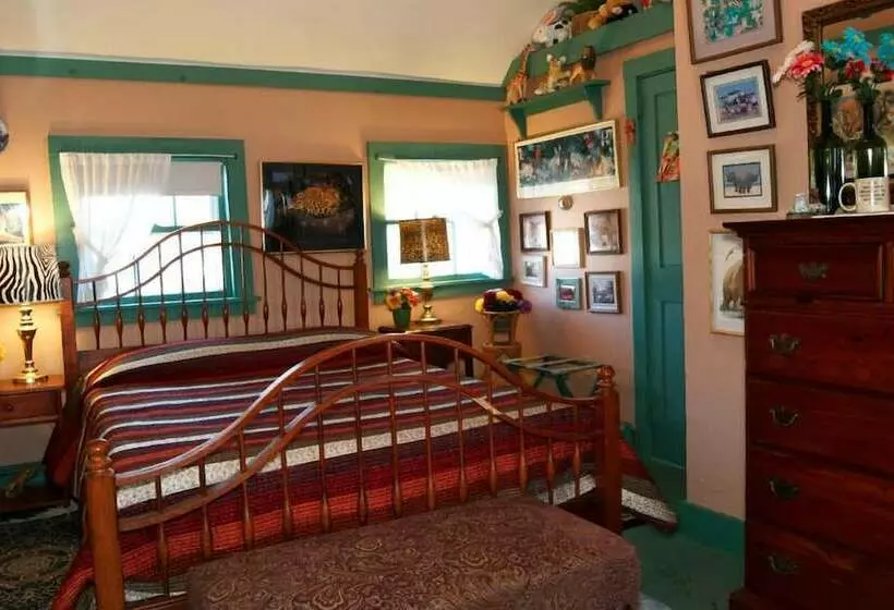 تختخواب و صبحانه Simmons Homestead Inn