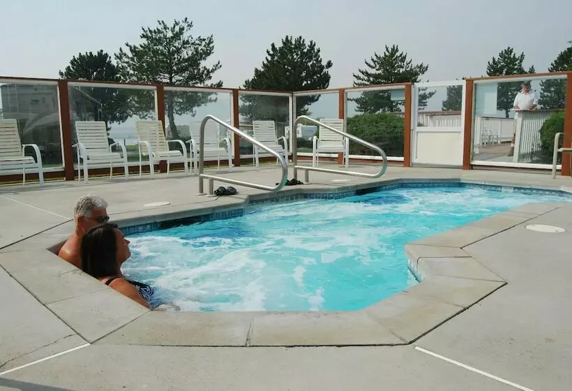 Crescent Bar Camping Resort Cottage 4