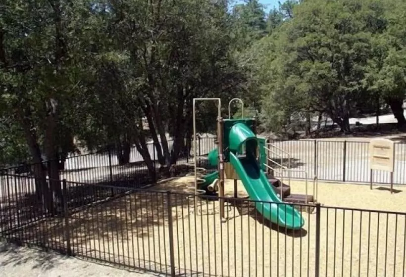 Hotelli Idyllwild Rv Resort   Caravan Park