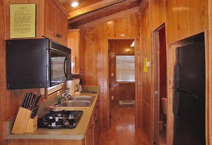 Hotelli Idyllwild Rv Resort   Caravan Park