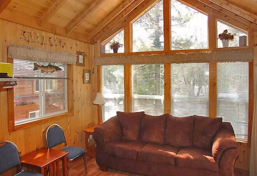 Hotelli Idyllwild Rv Resort   Caravan Park