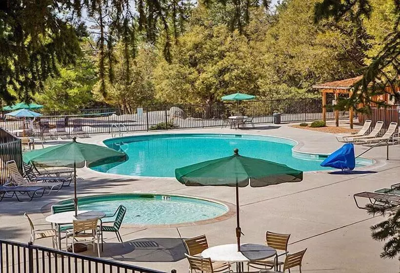 Hotelli Idyllwild Rv Resort   Caravan Park