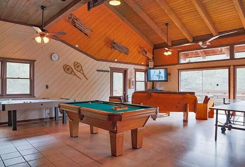 Hotelli Idyllwild Rv Resort   Caravan Park