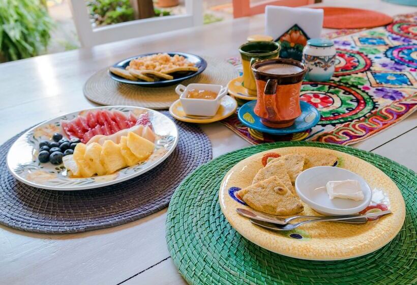 هتل Meraki Boutique Hostel