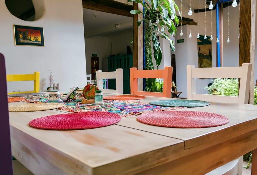 هتل Meraki Boutique Hostel